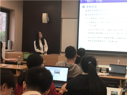 图为谷冰燕给大家培训相关事项_副本.jpg 图为谷冰燕给大家培训相关事项_副本.jpg