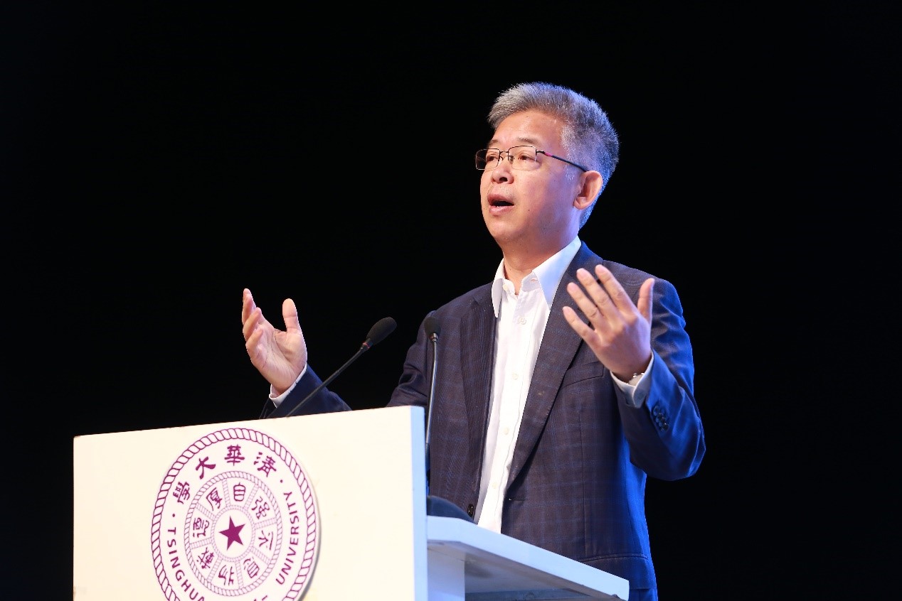 黄益平.jpg 黄益平.jpg