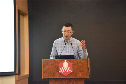 图为张超介绍如何做出职业选择_副本.jpg 图为张超介绍如何做出职业选择_副本.jpg