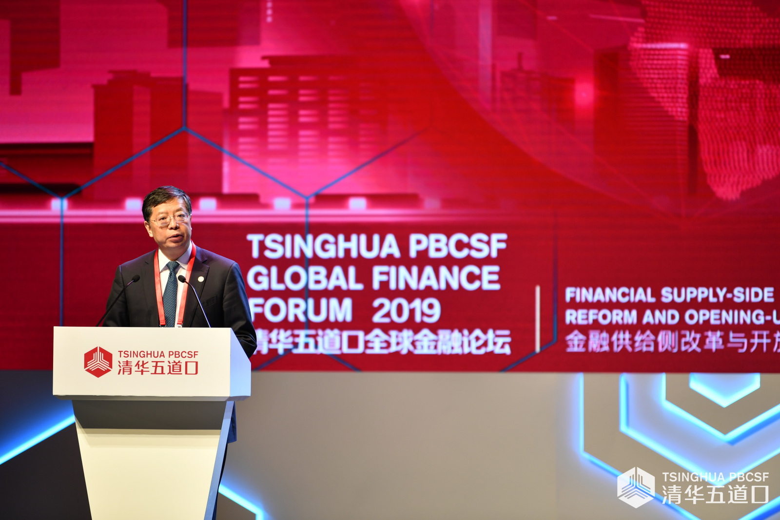 2. 邱勇-p站视频
校长.jpg